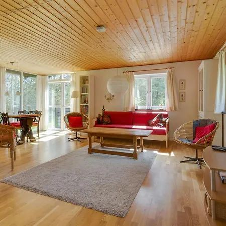 Eina - 250m From The Sea By Interhome
